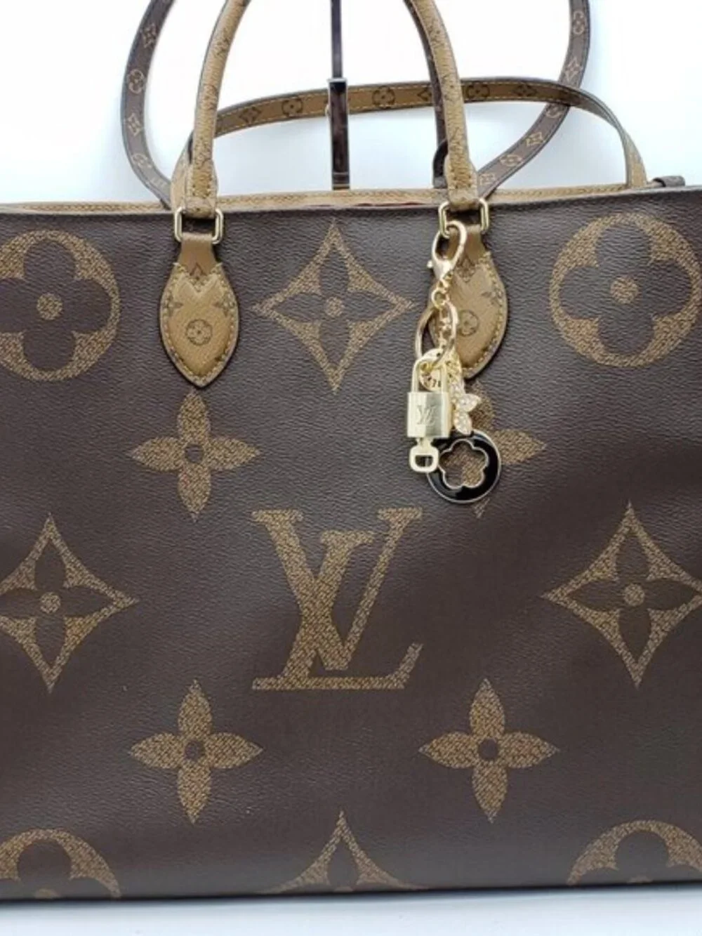 Authentic Louis Vuitton Gold Lock & Key 🔑 Bag Charm w/ Unbranded Flower Charm
